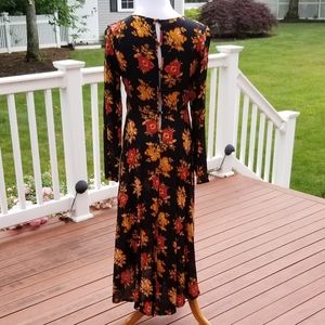 $5!!⭐️Black Floral Button Back Long Sleeve Dress